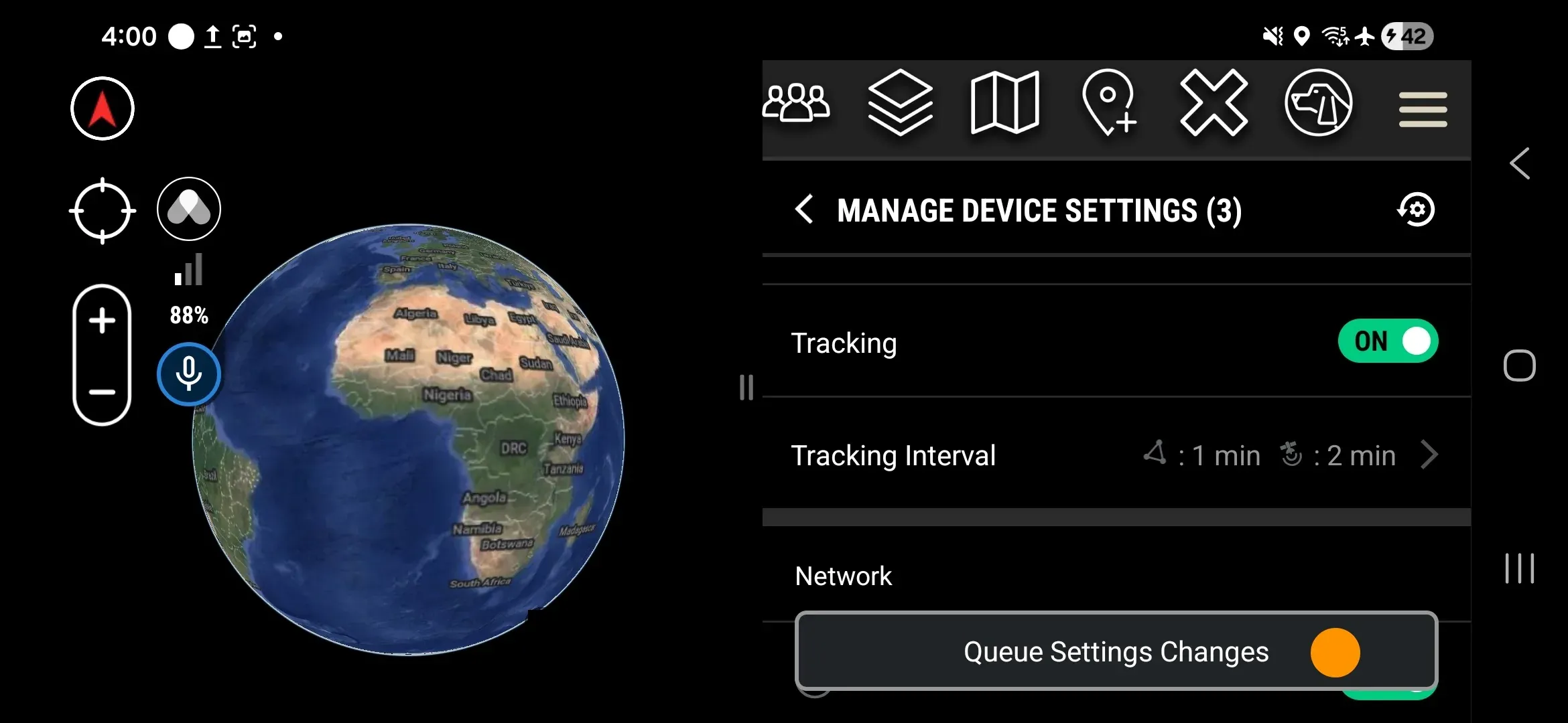 Bulk settings screen header showing device count, with the Queue Settings Changes button and the Update Workspace Default settings checkbox in the confirmation dialog